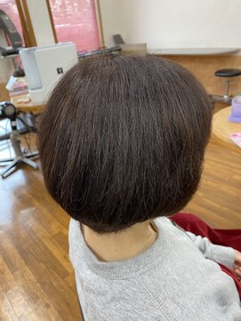 ヘアーズ サエミ イチ・ゴカラー(白髪染め) ＋ ショートボブ