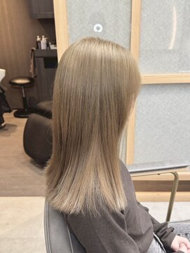 イゾラ(isola) 【isola】ブリーチ1回/ミルクティーベージュ/ミディアム