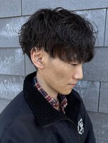 ヒュイル バイ ニアウ(Hwyl by Niau) MEN’S HAIR/サーフカール/刈り上げセンターパート/伊勢崎