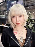 前髪カットハイトーンブリーチくびれミディ_F21555