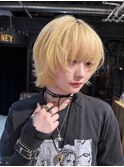 抜きっぱなしホワイトブロンド金髪ショートケアブリーチ