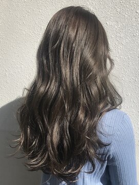 アフロート ディル(AFLOAT D'L) アフロート恵里　耳かけ　ウェーブパーマ　フォギーベージュ