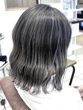 クアトログランシュ ひたちなか店(QUATRO×GranCieux) シルバーグレージュ×ハイグラ