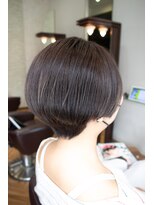 オラ ボーテ(Aura Beaute)&nbsp;ショートレイヤーボブスタイル　カーキグレージュ