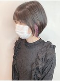 黒髪インナーイヤリングカラー外ハネショートウルフ