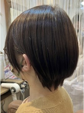 クオリア(QUALIA) ○ スッキリ定番ショートボブ ○20代30代40代