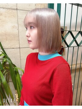 ニコフクオカヘアーメイク(NIKO Fukuoka Hair Make) ブリーチ2回のホワイトカラー/切りっぱなしボブ