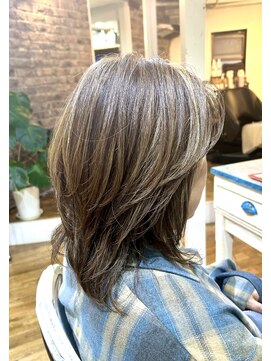 ミディアムレイヤー　ベージュハイライト