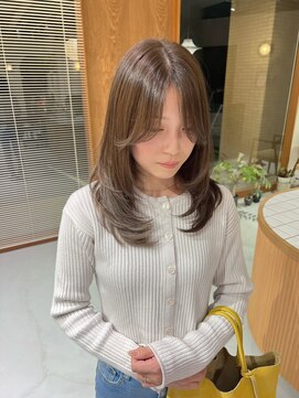 ソラ(SOLA) ミディアムレイヤーにブリーチなし透明感ベージュ