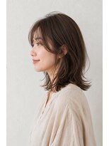 ベルス(bellus)&nbsp;小顔見せミディアムレイヤー×モカグレージュ　30代　40代