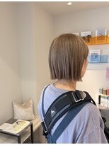 クエンチ(QUENCH) ベージュ×ボブ