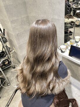 アンダーバーホワイト(_WHITE) ブリーチ無しダブルカラー×グレージュカラー