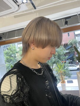 ジエクト カナウ(The Ect canow) くすみミルクティーカラー　ブリーチあり　ウルフカット