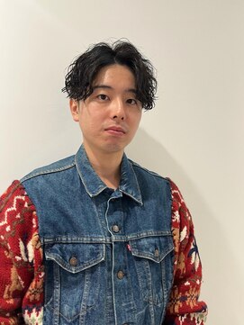 ヴェロ 福井(VeRO) 前髪分けスタイルのツイストスパイラルパーマ