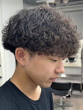 レタッチ バイ フィフス 天神大名(RETOUCH by fifth) 強めプードルパーマメンズマッシュスペインカールフェード短め