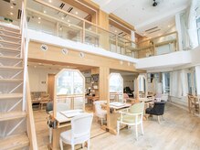 バイオレット 表参道店(Violet)の雰囲気（自然光差し込む心も体も癒される開放的な空間♪[レイヤーカット]）