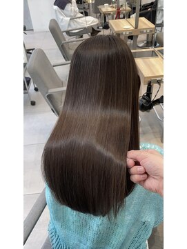 柔ミルクグレージュ×髪質改善ストレート