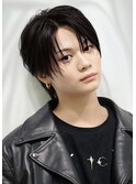 センターパート黒髪シャギーショート