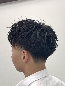 トウキョウ クラシック バーバー タウン(TOKYO CLASSIC BARBER TOWN) スパイキースタイル　テーパーフェード