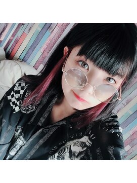 フェリエ(Ferie) ボブスタイル&ピアスカラー(インナーカラー)