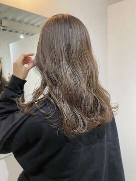 ノマド(nomad) くすみベージュ ベージュカラー ゆるふわロング