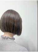 ナチュラルブラウンの自然な前下がりボブ★★