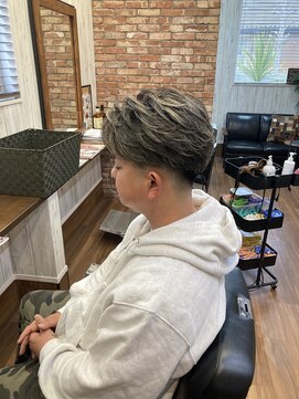 ライズヘアー(RISE HAIR) スキンフェード＋ハイライト