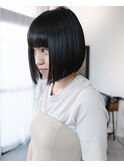 ワイドバング前下がり黒髪ボブ