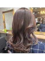 ビューティーガレージ カワゴエ(Beauty Garage Kawagoe) 白髪ぼかし顔周りレイヤースタイル