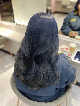 ジーナ 名駅(XENA.) 《Rena》透明感ネイビーブルー/ブリーチカラー