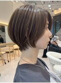 表参道くびれショートボブレイヤーカットアッシュベージュ40代