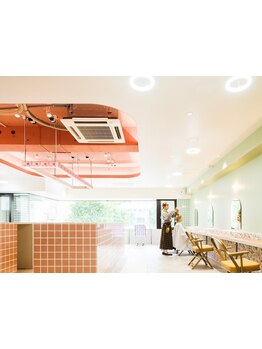 女性スタッフが丁寧に寄り添う、あなたのための特別なサロン♪お洒落な店内であなたの美髪を叶えよう♪