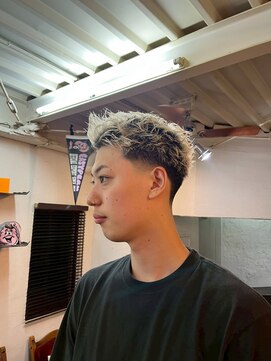 ビーバイエイトジェンツ(Bee by EIGHT GENTS) MEN’S HAIR/ブルーブラック/フェザーパーマ/心斎橋