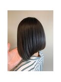 透明感カラーが綺麗な前下がりボブ