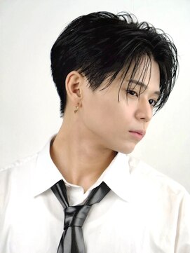 オーシャントーキョーオーバー 渋谷(OCEAN TOKYO OVER) マッシュセンターパートツーブロックフェザーパーマシャドウ