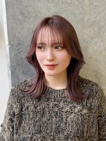ミリ(mm)&nbsp;小顔になれる！？流れる顔まわりとゆるっとくびれミディアムヘア