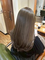 オーストヘアジジ(Aust hair Gigi)&nbsp;艶髪カラーとレイヤースタイル