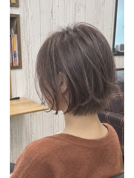 ねこびより 大人の柔らかショートボブ