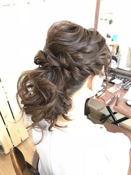 ロカット サロン(Roquat Salon) ボリュームローポニーアレンジ【ヘアメイク　立川/立川南口】