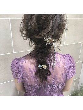 カシェ シモムラ(Cashe'e SHIMOMURA) 大人気編み下ろしヘア