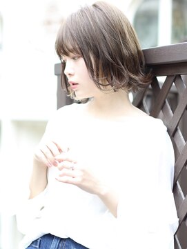 アンド ストーリーズ(&STORIES) 大人可愛い小顔アッシュボブ愛されハンサムショート