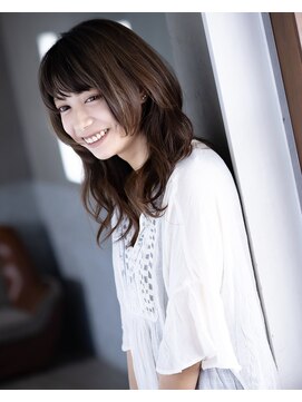 ピケ(pique) 長めウルフスタイル/暗髪/段カット