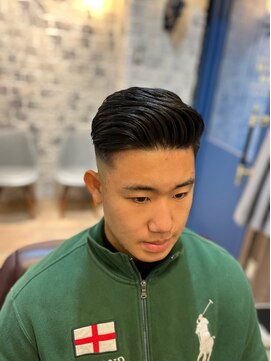 ミリオンバックス 上野(Million Bucks) フェード/サイドパート[メンズ/シェービング/床屋/上野]