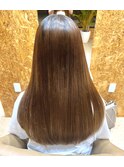 地毛のようなストレート美髪ロングヘア