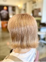 サーティエイト(38)&nbsp;外はねブリーチミルクティーぱっつんショートボブ/髪質改善/元町