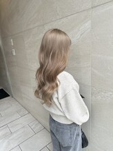 ヘアーアンドメイクランプ(Hair & make Lamp) 艶ミルクティーベージュ◎