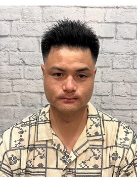 グレイスフル バーバープラチナム 六本木店(Graceful Barber platinum) スキンフェードで魅せるシャープなスパイキースタイル