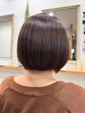 ツヤ感重視のブラウンカラー