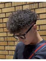 イーラ アメ村店(era)&nbsp;スペインカール　ツイストスパイラル眉カットメンズパーマ
