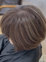 カラーサロンビスカリア 相模原エリア 淵野辺駅店(Color salon Biscaria) 白髪を活かしたハイライト風白髪ぼかし